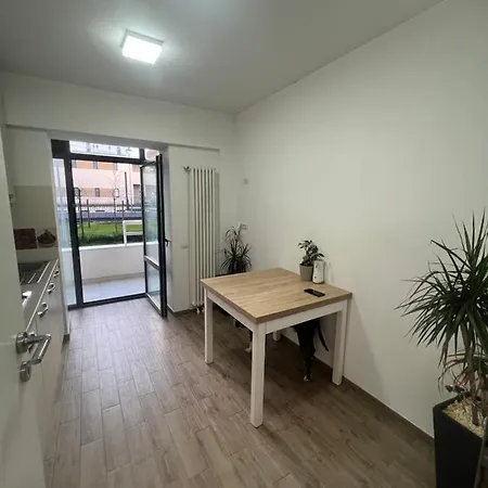 Apartament 2 Cu Gradina Braşov