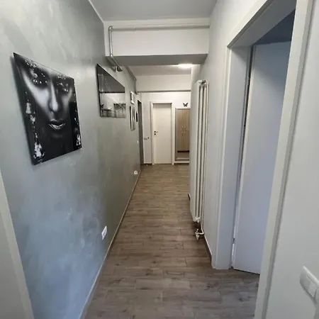 Apartament 2 Cu Gradina Apartamento Braşov
